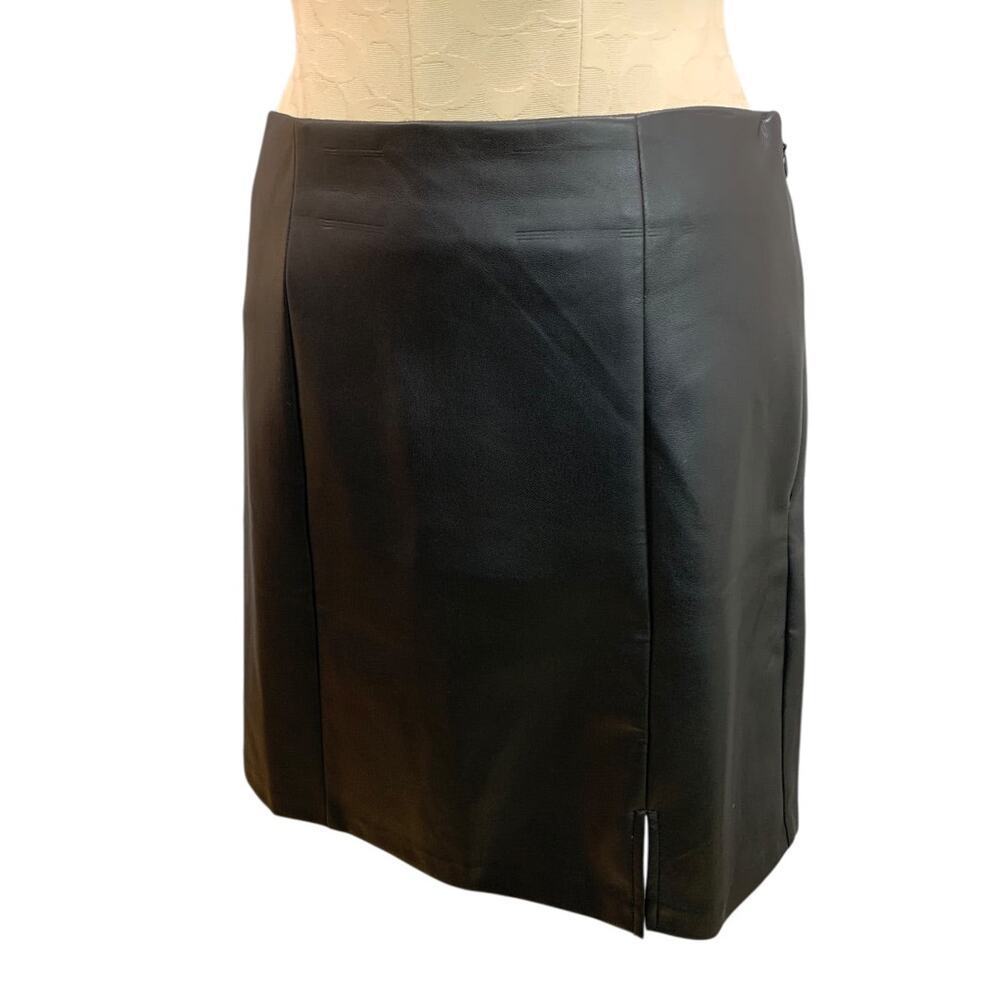 Size 4P Loft Petites Black Faux Leather Skirt Side Zip